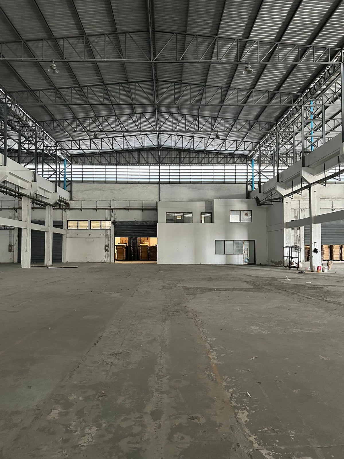 ให้เช่าโรงงานฉะเชิงเทรา : โรงงานให้เช่าใกล้นิคมเวลโกรว์ ถนนบางนาตราด กม.36 ขนาด 8,100ตรม. แบ่งเช่าได้ พื้นรับน้ำหนักได้ 3-4ตัน/ตรม. พื้นที่สีม่วงลาย