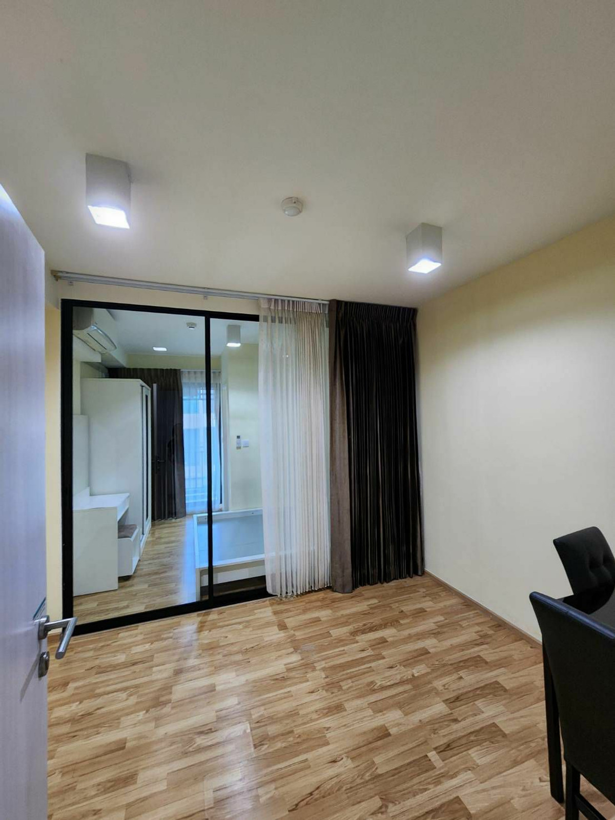 For SaleCondoSamut Prakan,Samrong : 🟢Knot is comfortable, happy to help.🔥Empty room. Good price, view of peoples houses, help with loan service until transfer day 🔥 : Condo for sale, The Cabana, near BTS Samrong 800m