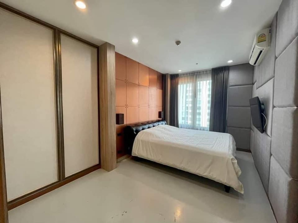 For SaleCondoRama9, Petchburi, RCA : Large condo room on high floor City view on Sukhumvit side, no buildings blocking it, location in Asoke - Phetchaburi, near MRT, just a few minutes walk. Suitable for own living or investment or rental to foreigners in the CBD zone.
