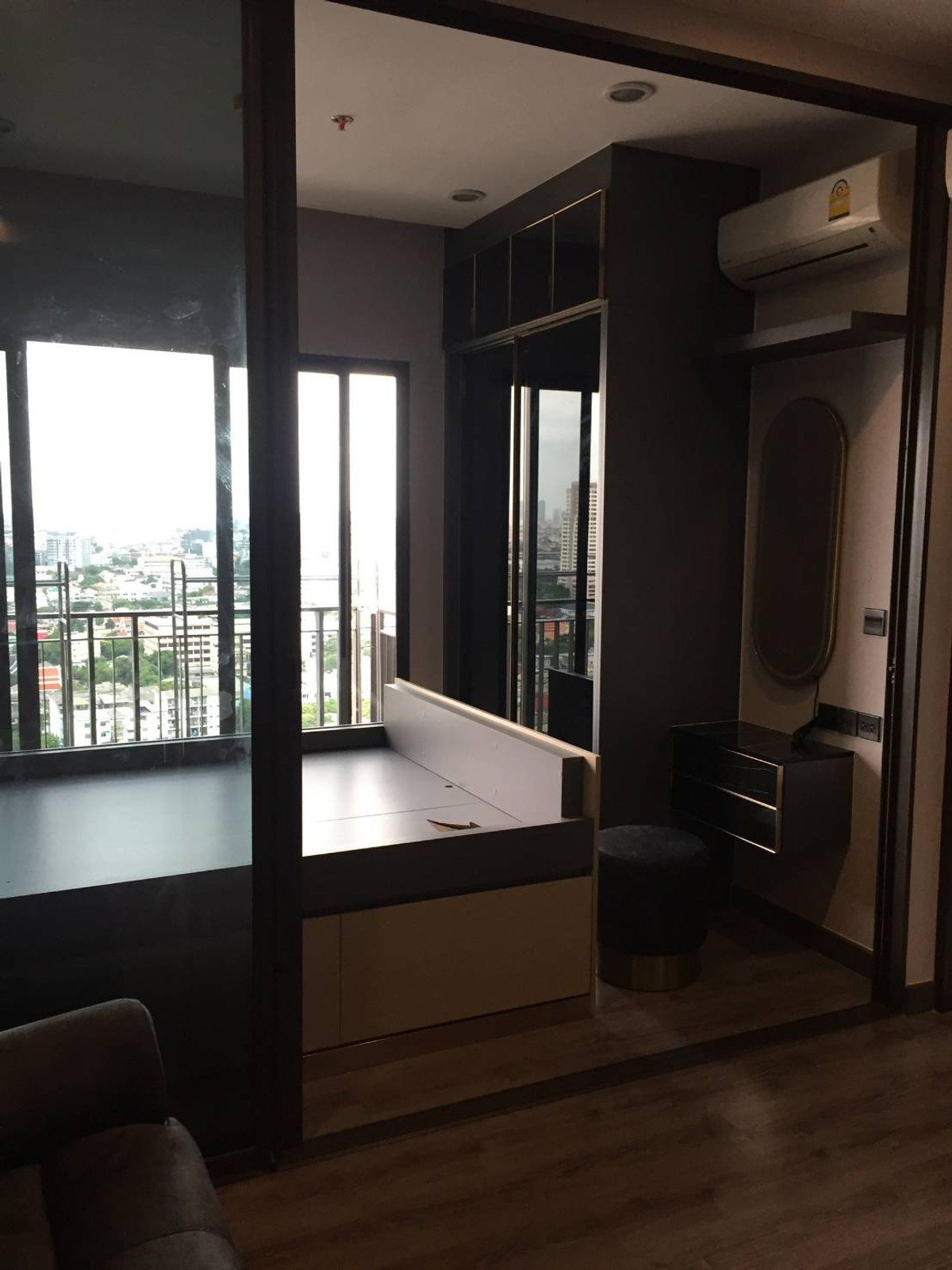 ขายคอนโดปิ่นเกล้า จรัญสนิทวงศ์ : ขาย 𝐔𝐫𝐛𝐚𝐧𝐨 𝐑𝐚𝐣𝐚𝐯𝐢𝐭𝐡𝐢 (เออร์บาโน่ ราชวิถี) ชั้น21 ราคาดี 3.1 ลบ. (ผ่อนตรงกับเจ้าของได้ 1ปี) ห่างจาก MRT สิรินธร 100 เมตร  (31 Sq.m. 1BR & 1Bath) --- Agent Top 084-8751655