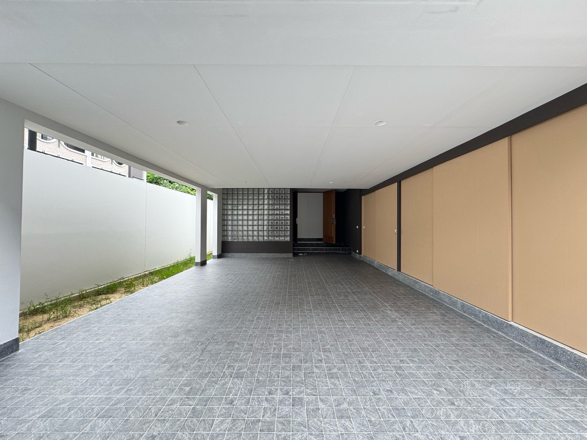 ขายทาวน์โฮมเลียบทางด่วนรามอินทรา : ทาวน์โฮมสร้างใหม่ .... แปลงมุม 