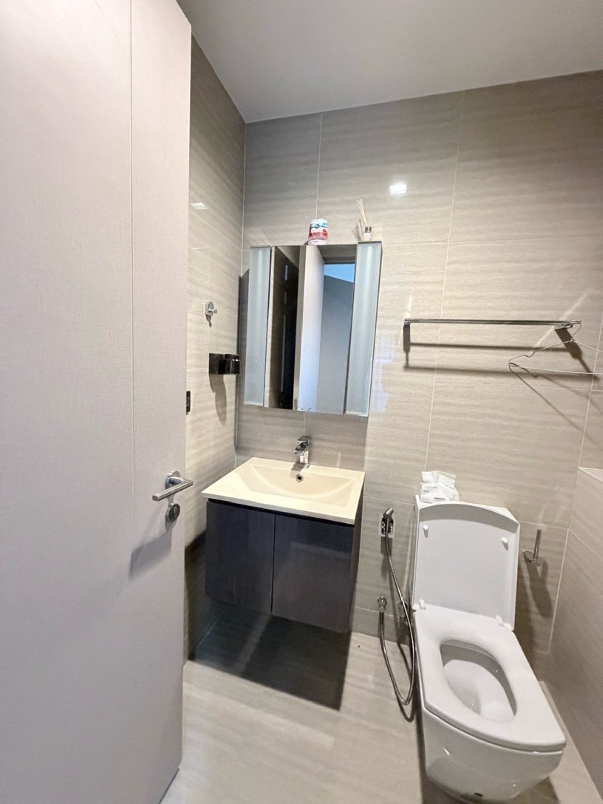 For RentCondoRama9, Petchburi, RCA : CONDO FOR RENT Near MRT Rama9
The line asoke-ratchada Condo
150 m. - OP001C -