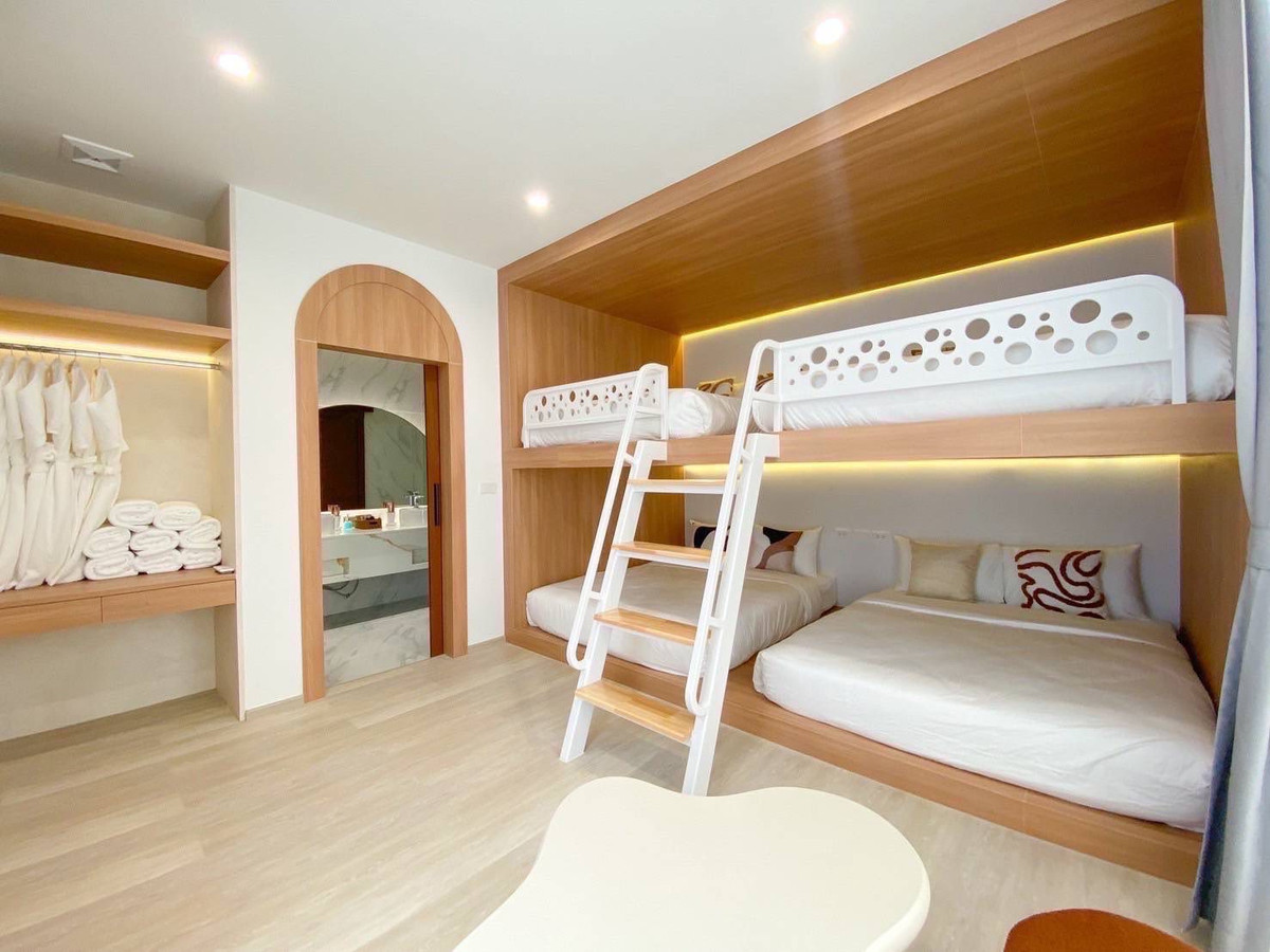 For RentPattaya, Bangsaen, Chonburi : For rent: Luxurious pool villa house, newly built, Huai Yai, Pattaya, suitable for living or doing business.