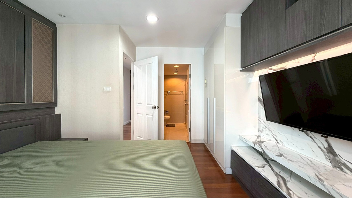 For RentCondoRama9, Petchburi, RCA : ✨ Big room, Rare Item! 3 bedrooms in the heart of Rama 9 | Live seriously, live life to the fullest ✨