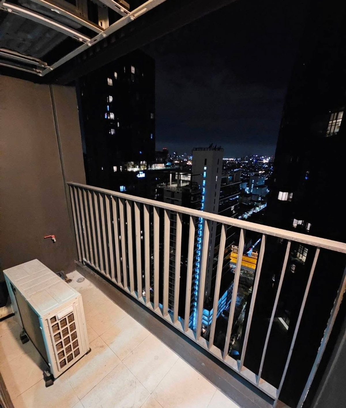 For RentCondoRama9, Petchburi, RCA : For Rent ✨ Life Asoke - Rama 9 ✨ Near Central Rama 9. Fully furnished with appliances.