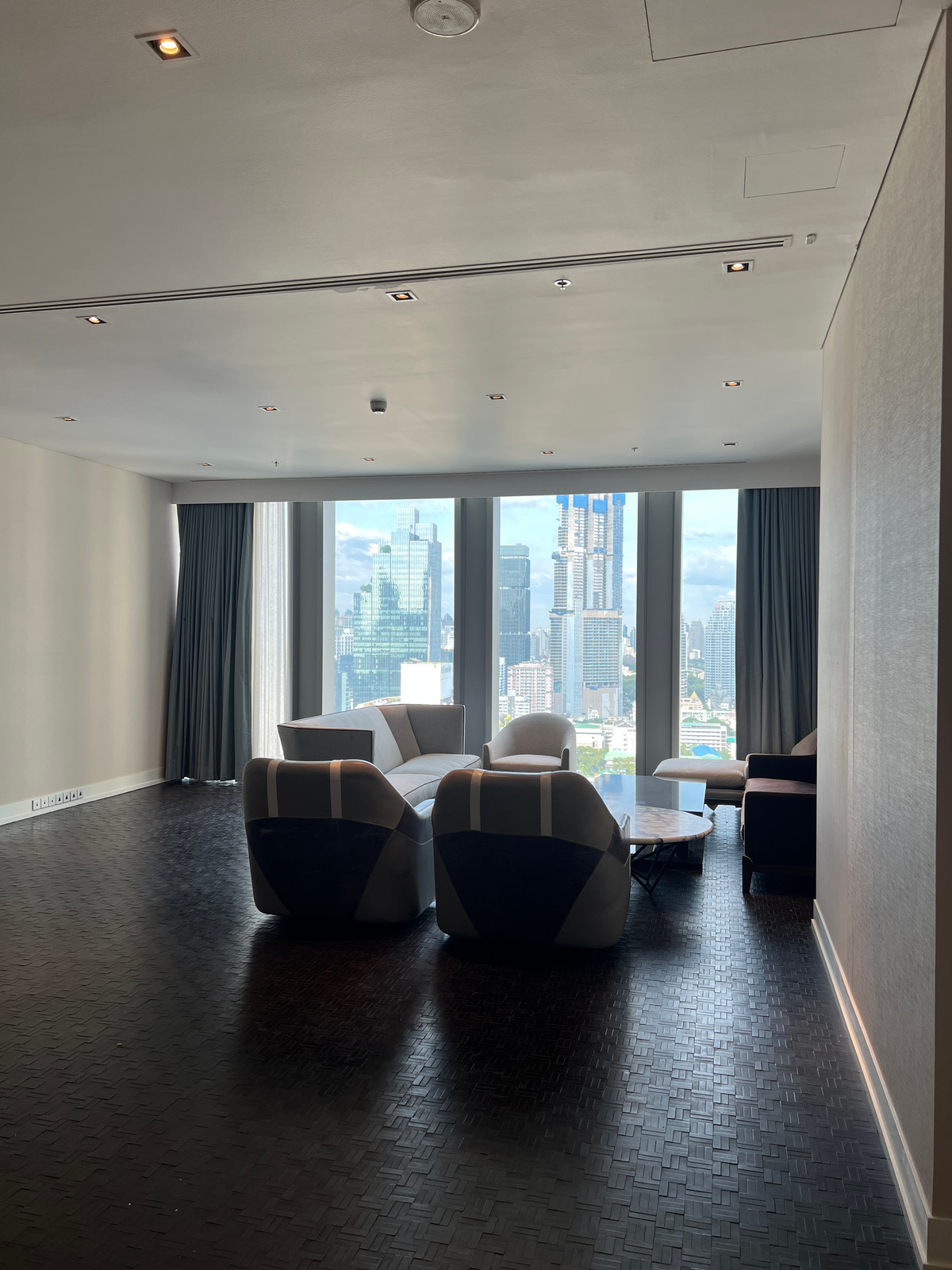 For SaleCondoSathorn, Narathiwat : 🚨🔥 FIRE SALE | Ritz-Carlton Residences | 3-Bed | 211 sqm | Floor 28 | 65M ALL-IN ⚡ ZERO Transfer Fee ⚡ ZERO Taxes ⚡ ZERO Hidden Costs | ~308K/sqm vs. Market 440K/sqm 💰 30% BELOW MARKET 🏙️