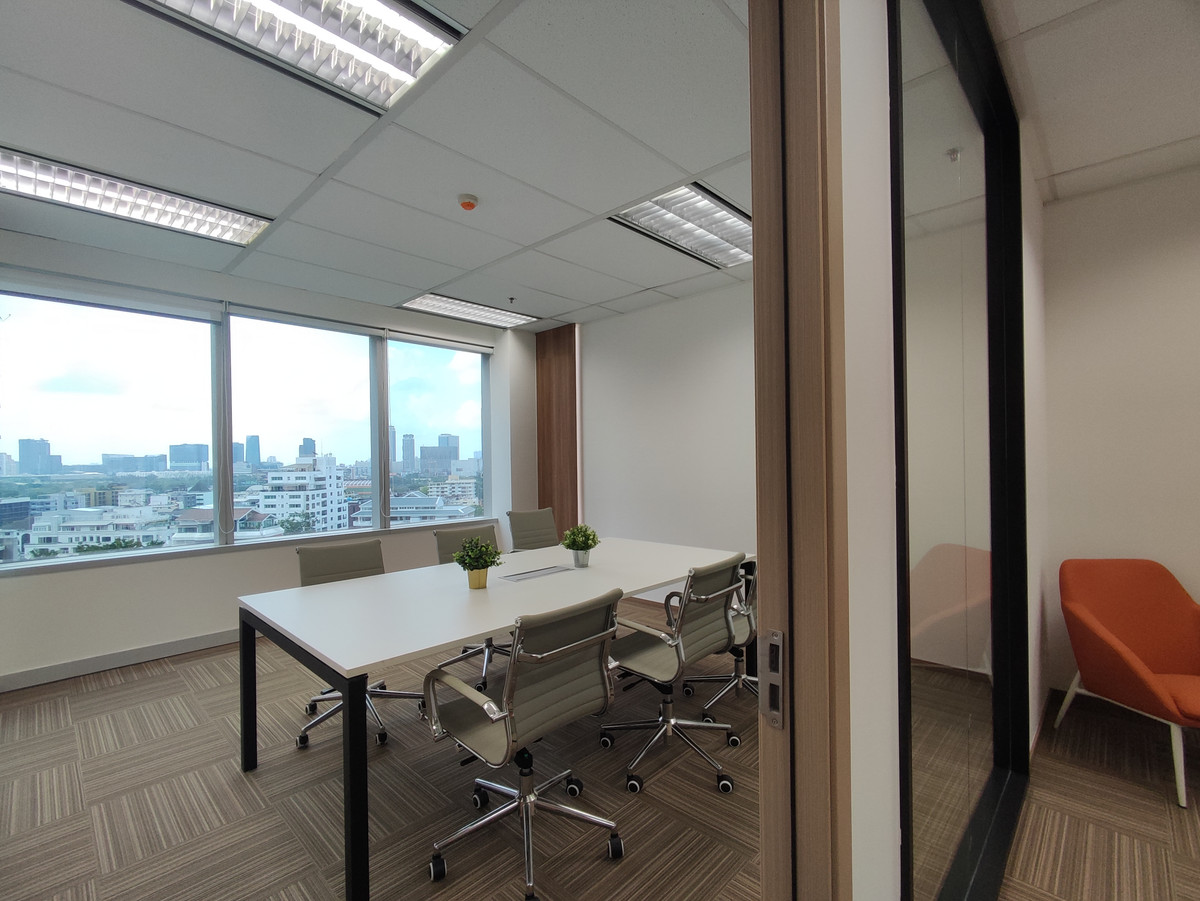 For RentOfficeWitthayu, Chidlom, Langsuan, Ploenchit : Office for rent, Ploenchit (Office For Rent), CRC Tower All Seasons Place, office space, size 100 - 1,700 square meters, price 990 baht/sq m, near BTS Ploenchit, Wireless Road, Lumpini, Chidlom, Pathumwan, Lang Suan 
 
