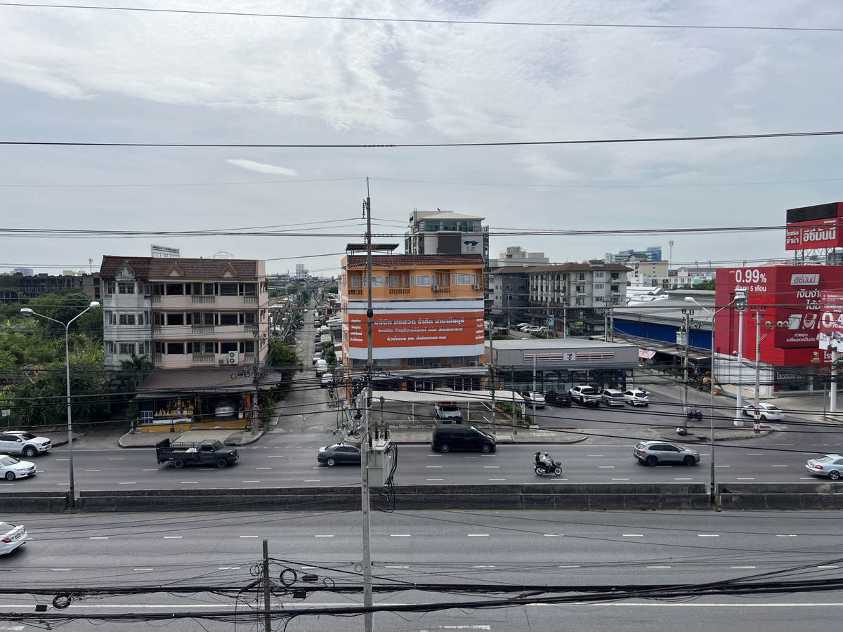 For RentShop HouseMin Buri, Romklao : Prime Commercial Building for Rent – Suwinthawong Main Road (Corner of Soi Sam Wa)
