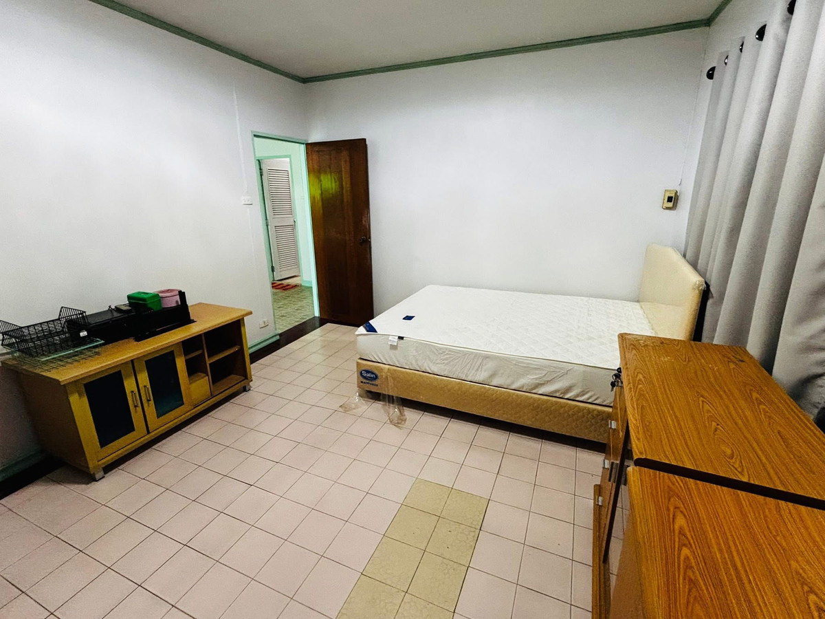 ให้เช่าบ้านโชคชัย4 ลาดพร้าว71 : ให้เช่าบ้านใกล้รถไฟฟ้า สถานีโชคชัย4 ใกล้โรงบาลเปาโล ถนนโชคชัย4 บ้านเดี่ยว2ชั้น หลังมุม 4นอน 2น้ำ 3ที่จอดรถ ตกแต่งครบพร้อมอยู่