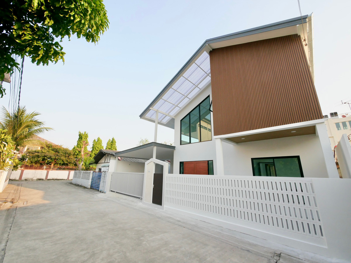 ขายบ้านเกษตร นวมินทร์ ลาดปลาเค้า : ขายบ้านเดี่ยว 2 ชั้น ซอยนวมินทร์ 113 ขนาด 41 ตร.ว. 3 นอน 3 น้ำ ตกแต่งใหม่ทั้งหลัง