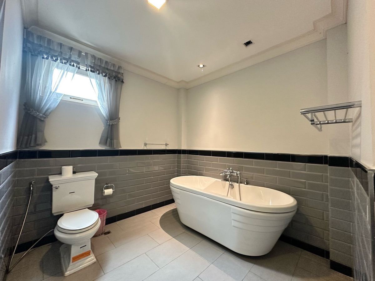 For RentHouseChaengwatana, Muangthong : Golden opportunity‼️ Open for rent, luxury house Location: Muang Thong Thani, Soi Project 5, Impact Chaengwattana, Pink Line MRT, IMPACT Station.