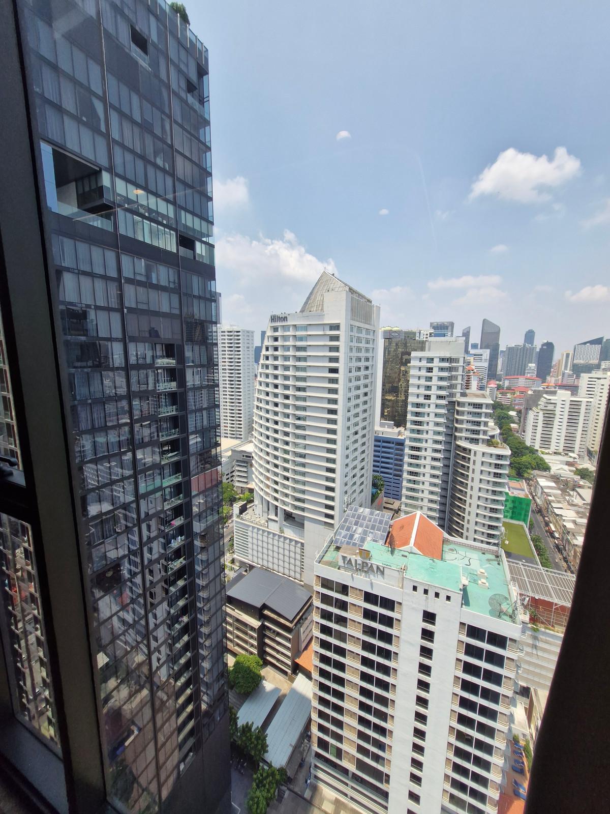 For RentCondoSukhumvit, Asoke, Thonglor : Highlights Unit Pet-friendly condominium close BTS Asoke