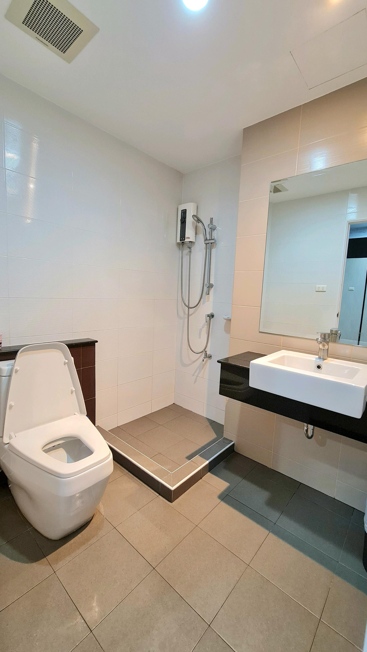 ทาวน์โฮมอ่อนนุช อุดมสุข : RH033926 ขาย/ให้เช่า ทาวน์โฮม 3 ชั้น 3 ห้องนอน at The Estate Srinakarin 2 ซ.อ่อนนุช 46