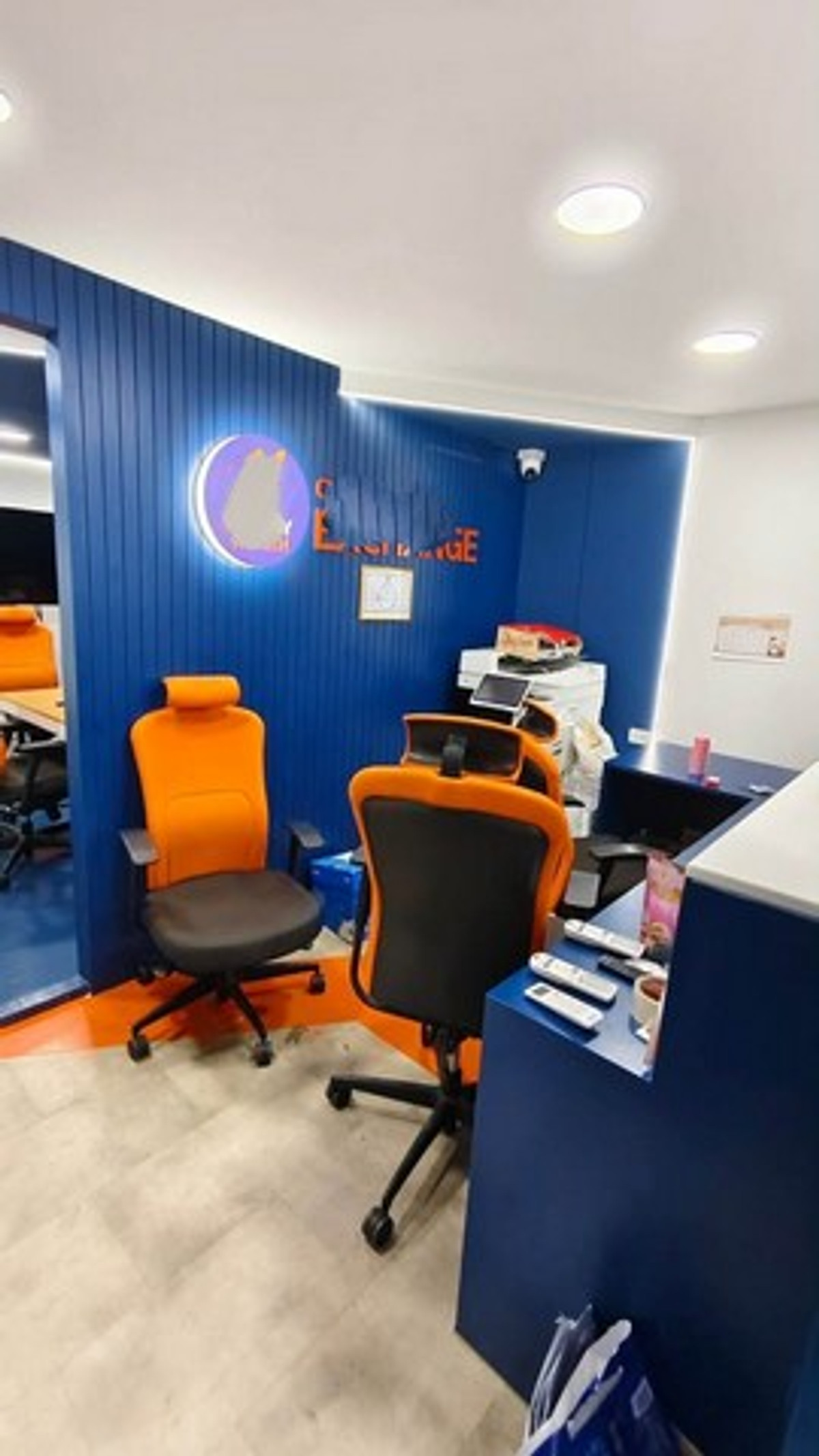 For RentShop HouseRatchathewi,Phayathai : HR3367 4-story building for rent, Pratunam-Ratchaprarop. Located in the heart of the busiest economic and commercial area in Bangkok. Convenient travel close to shopping