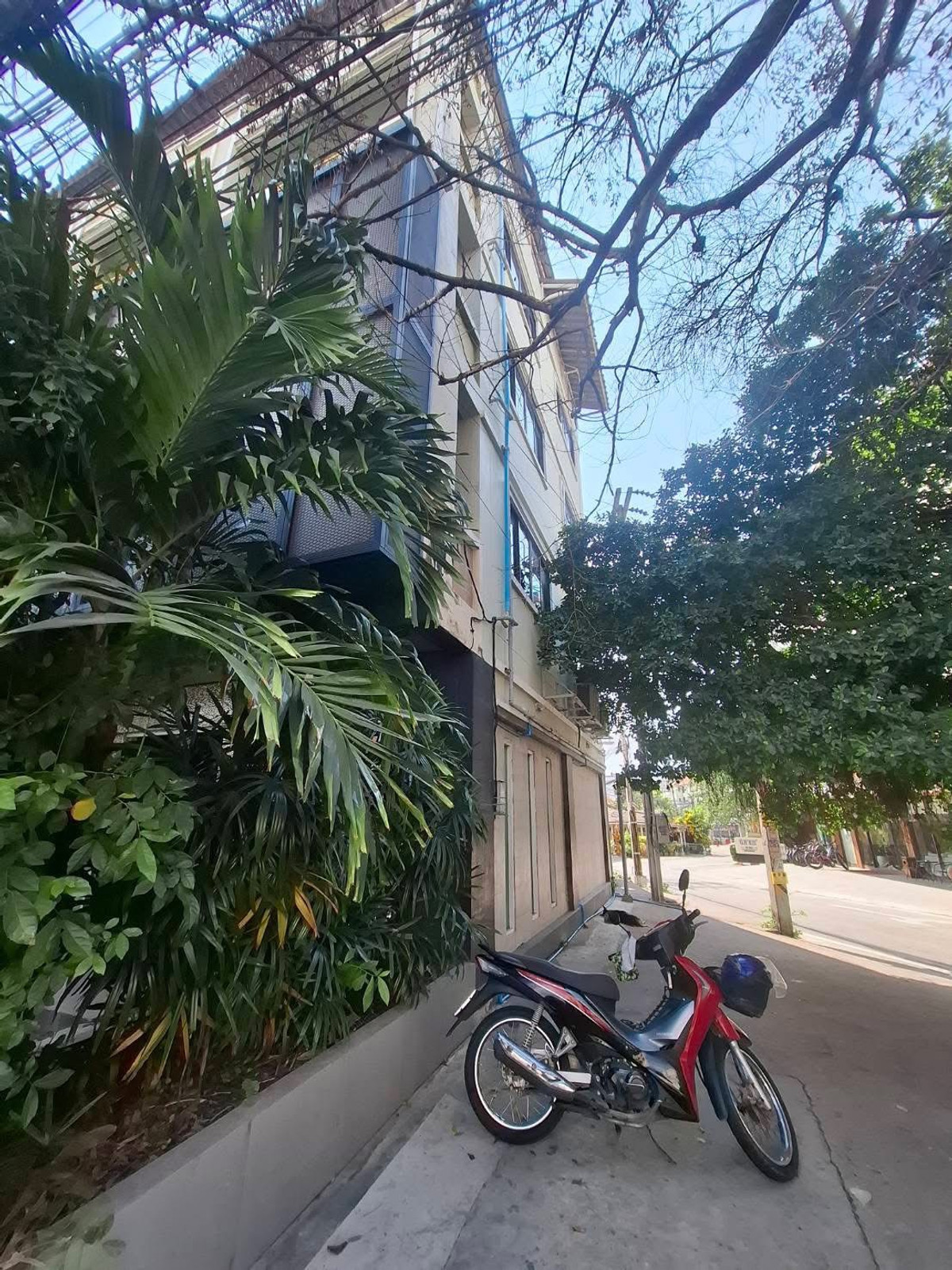 For RentShop HousePattaya, Bangsaen, Chonburi : Commercial Building for Lease – Prime Location in Pattaya