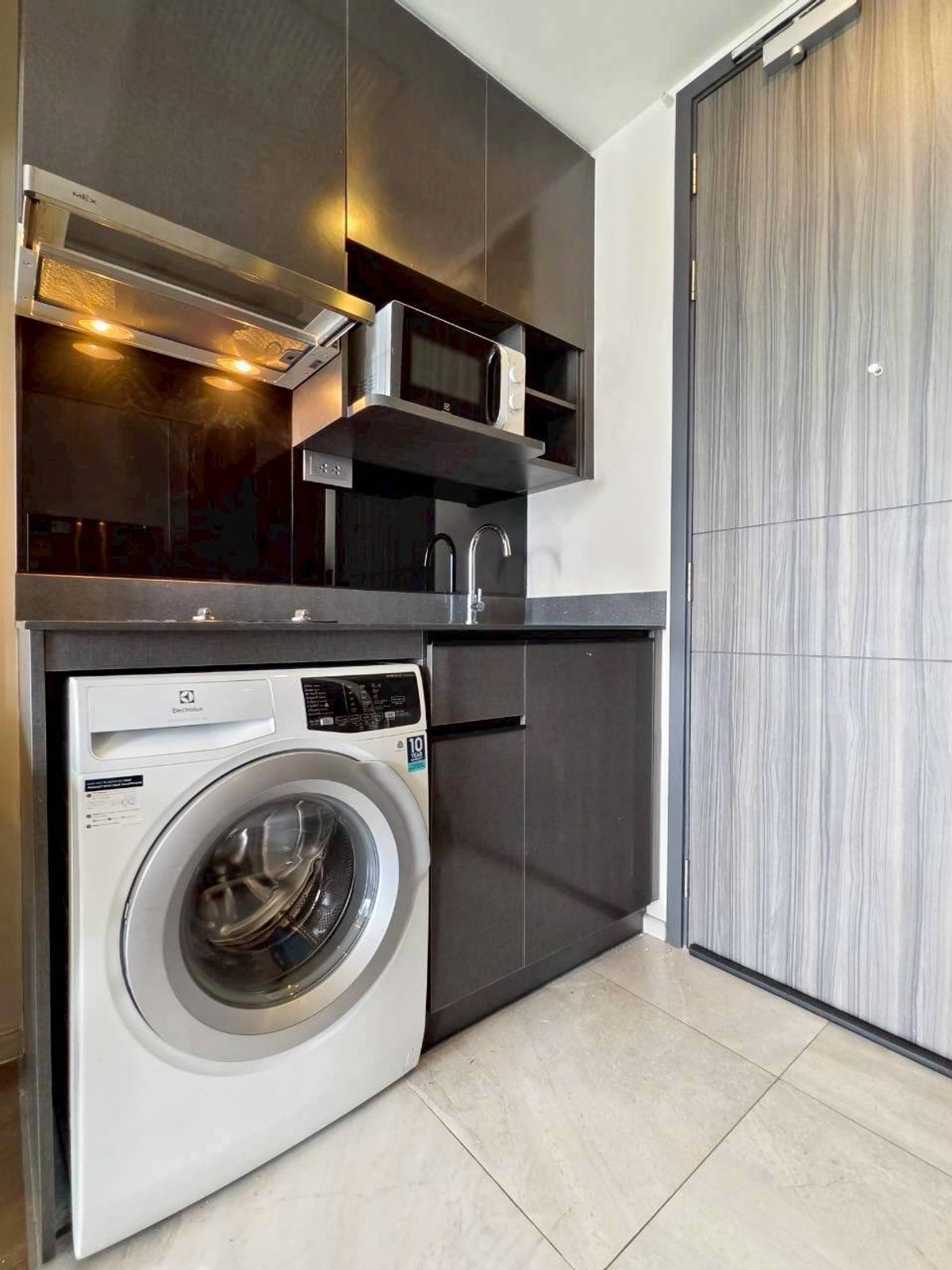 ให้เช่าคอนโดสุขุมวิท อโศก ทองหล่อ : ให้เช่าคอนโด ASHTON ASOKE (35 ตร.ม.) 1 นอน 1 น้ำ พร้อมเข้าอยู่