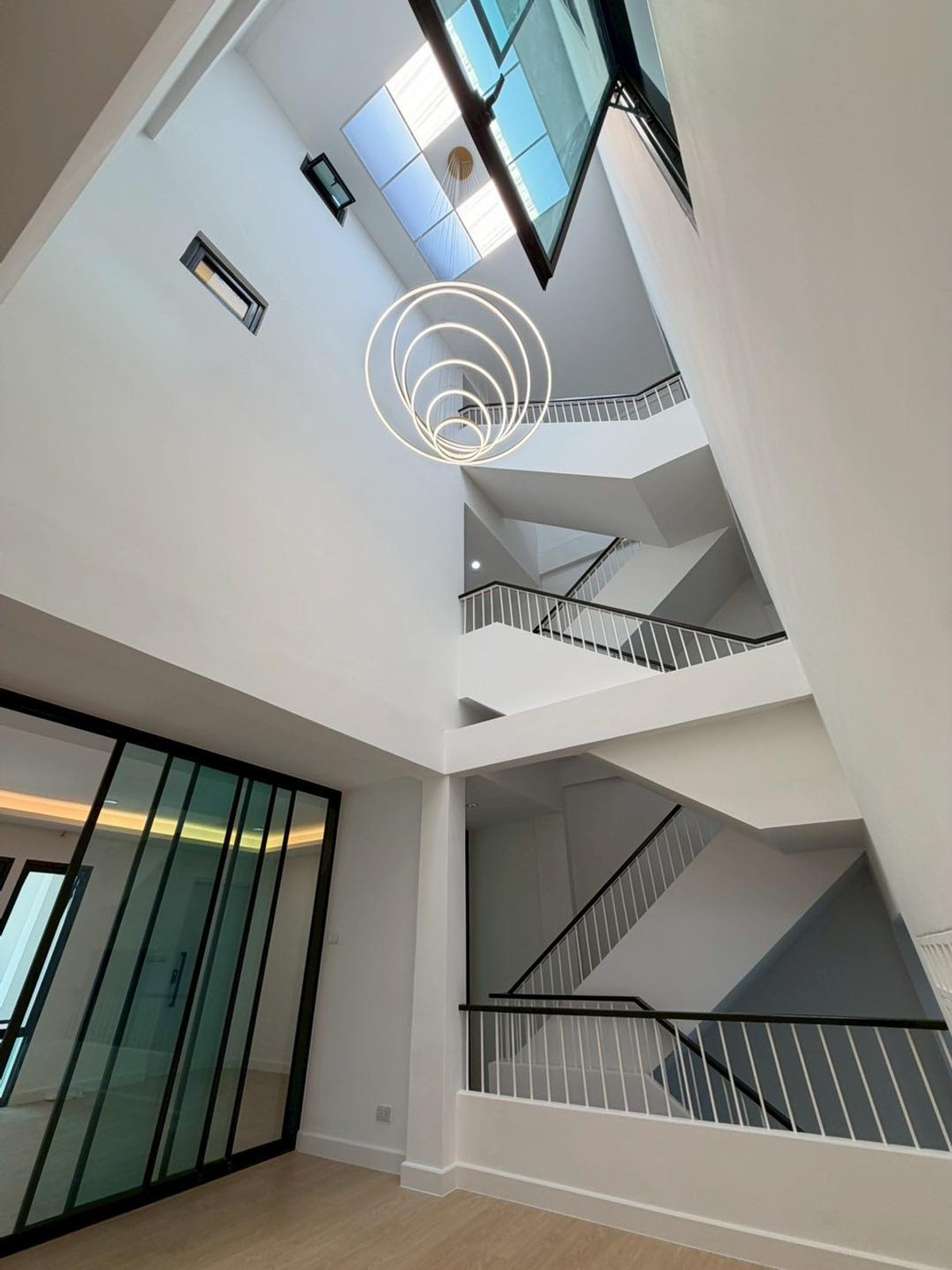 ขายคอนโดอ่อนนุช อุดมสุข : FOR SALE Townhome สุขุมวิท 101 4.5 ชั้น พร้อมลิฟต์ ราคาดีมาก