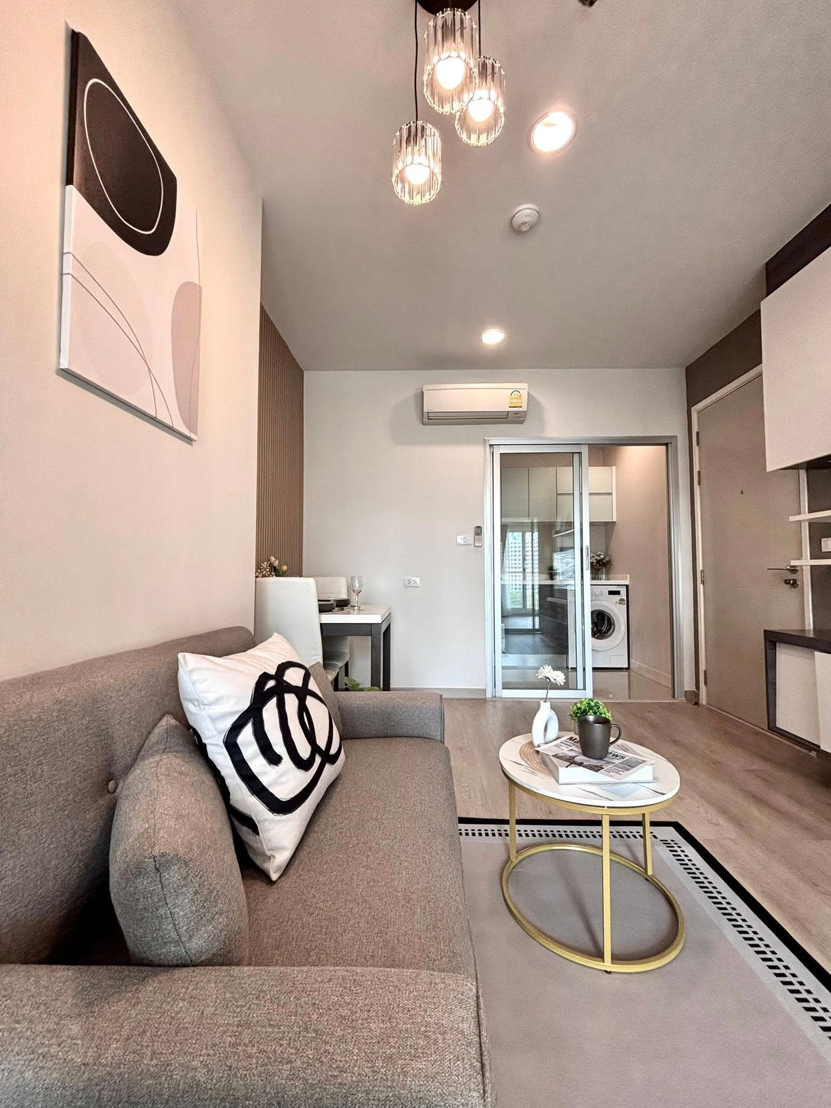 For RentCondoSathorn, Narathiwat : ⭐️ Centric Sathorn St. Louis ⭐️ 1 bedroom, 1 bathroom, 41 sq m., newly decorated room. There are furniture and electrical appliances ready to move.