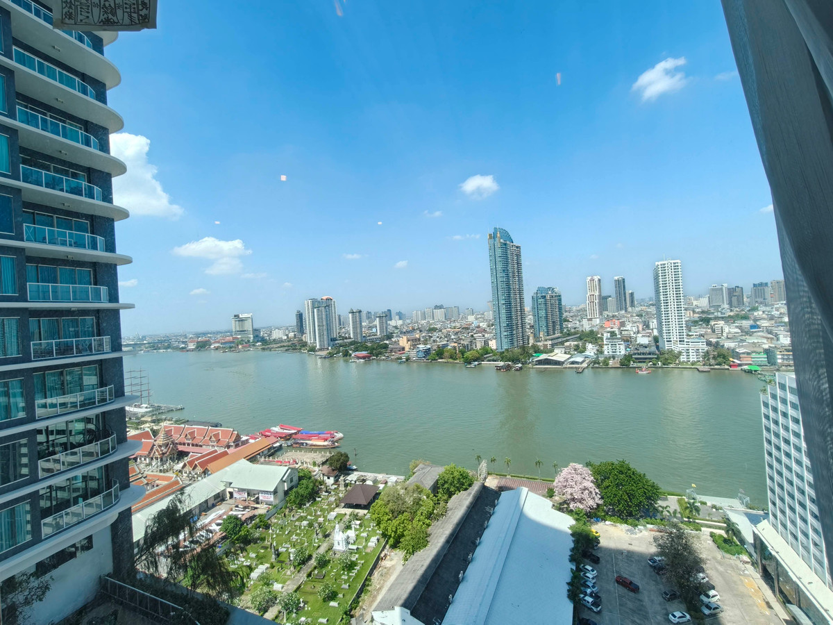 For SaleCondoSathorn, Narathiwat : 🌊 Full view of Chao Phraya Wake up with a view of the river every day 🌅— This room is a Rare Unit, ready to move in. Make an appointment to view at 063-6165390