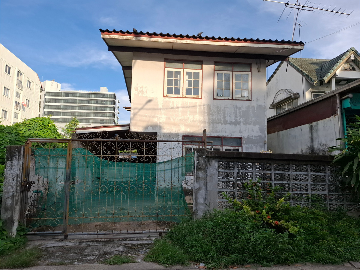 ขายบ้านนวมินทร์ รามอินทรา : ขายด่วน!! ที่ดินพร้อมบ้านเดี่ยว 2 ชั้น ซอยรามอินทรา 91 พื้นที่ 46 ตรว. ราคา 2.5 ล้านบาท