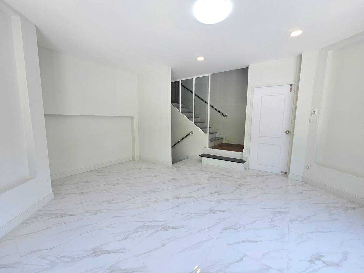 ขายบ้านพุทธมณฑล ศาลายา : ขาย!!! บ้านเดี่ยว 2 ชั้น พื้นที่ 62.3 ตร.วา @ หมู่บ้านสวนดอกไม้-ซ.บรมราชชนนี 105 เขตทวีวัฒนา, กรุงเทพฯ