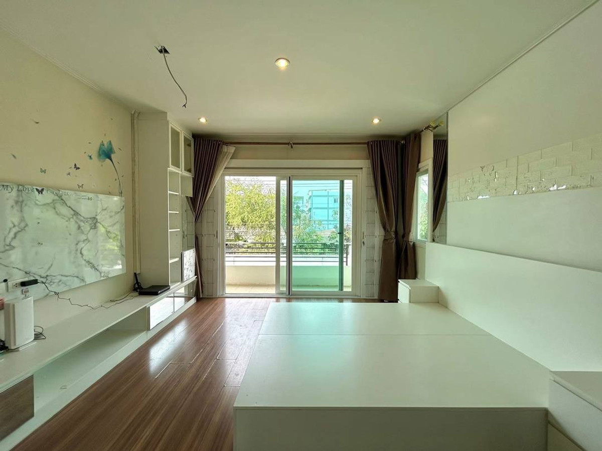 For SaleHousePathum Thani,Rangsit, Thammasat : Single house for sale, Bella Wongwaen - Lumlukka Klong 3, size 60 sq m, in front of the house does not collide with anyone, Bella Wongwaen - Lumlukka Klong 3