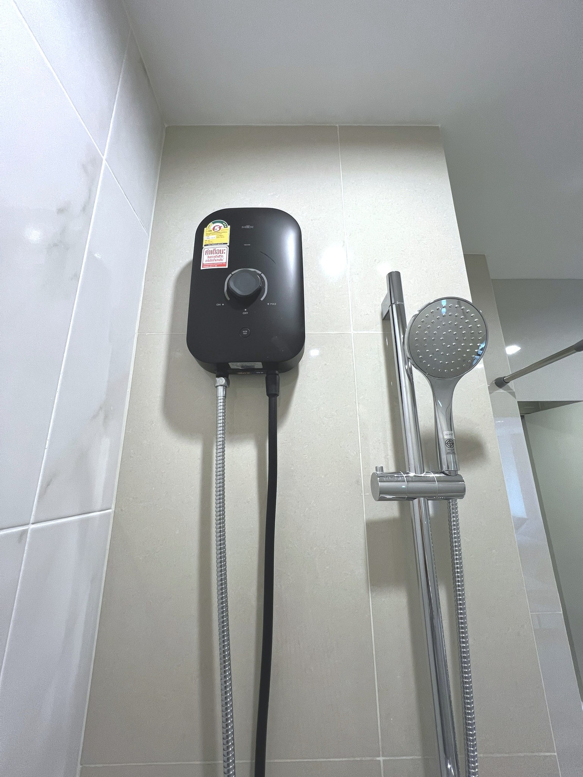 For RentCondoSamut Prakan,Samrong : 💥ST-10571💥Aspire Erawan Prime👉Line : @wincondo