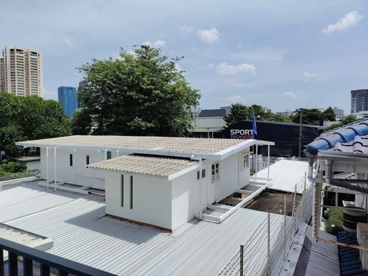 For RentTownhomeSukhumvit, Asoke, Thonglor : HR3353 Home Office & Modern Townhouse 3-Story | Ekkamai 22 Modern Loft design, airy with Double Volume | Pets allowed (Pet-Friendly)!