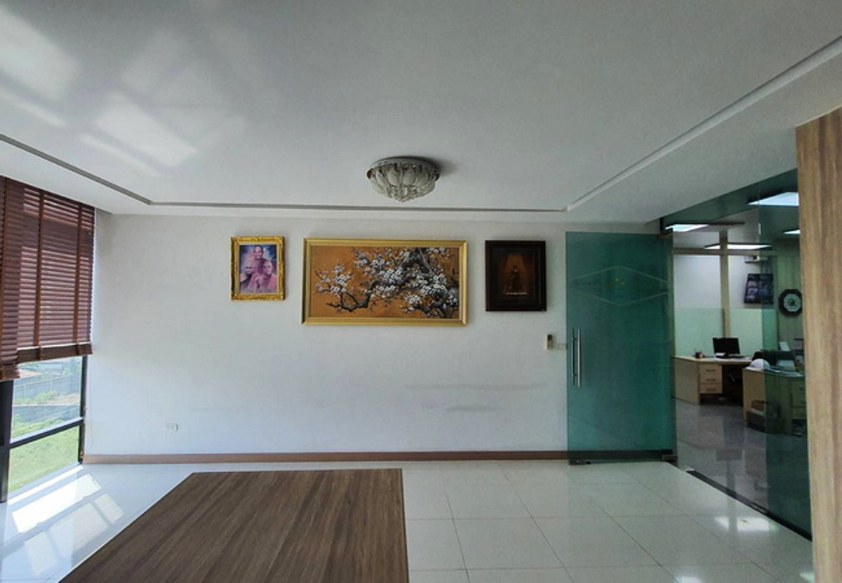 For SaleHome OfficeChaengwatana, Muangthong : Office building for sale, Soi Tiwanon-Pak Kret 22, on an area of ​​96.6 sq m, 3 floors, usable area 1,160 sq m, price negotiable.