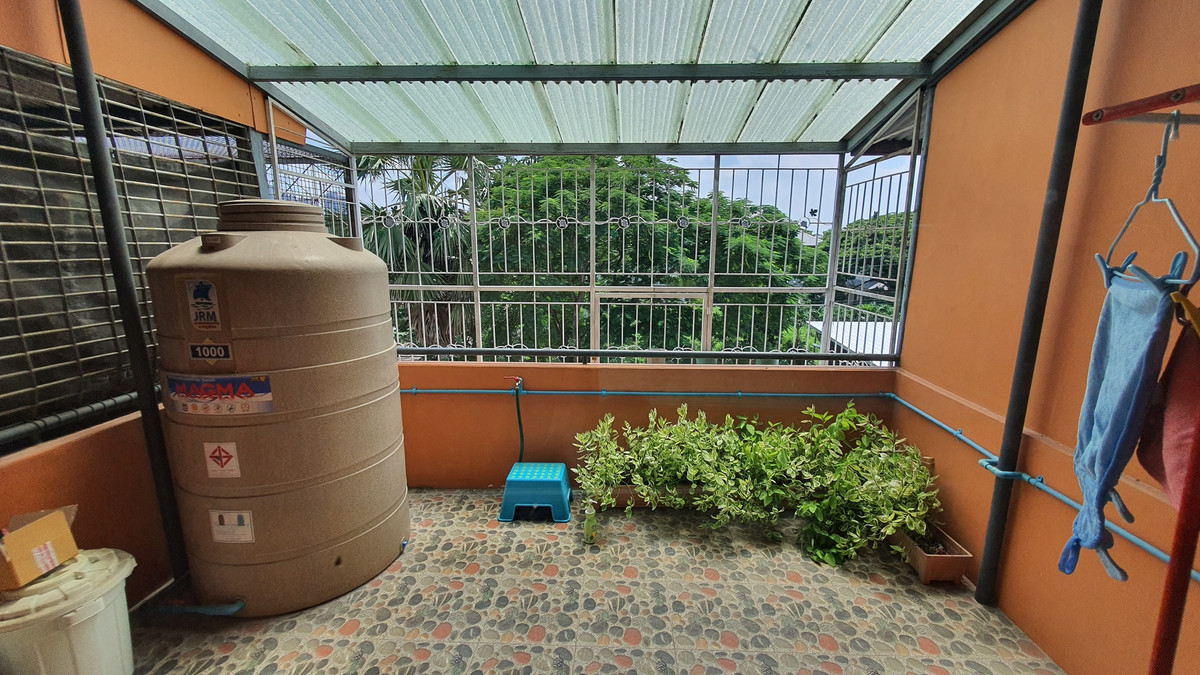 For RentShop HouseKaset Nawamin,Ladplakao : 4-story shophouse for rent on Sukonthasawat Road, good location, near Satri Wittaya 2 School.