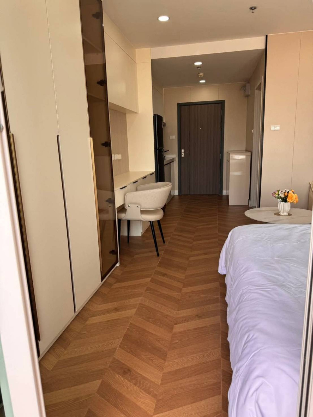 For RentCondoRamkhamhaeng, Hua Mak : Condo for rent Supalai Veranda Ramkhamhaeng, beautiful built-ins.