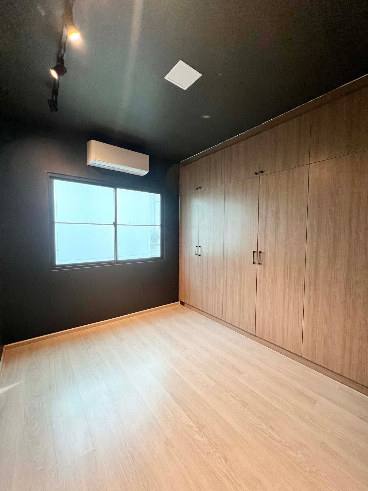 ให้เช่าทาวน์โฮมบางนา แบริ่ง ลาซาล : 🐶🐱ทาวน์โฮมให้เช่า : Villaggio 3 ศรีนครินทร์ – บางนา | เฟอร์ครบ พร้อมอยู่ *Pet-Friendly*