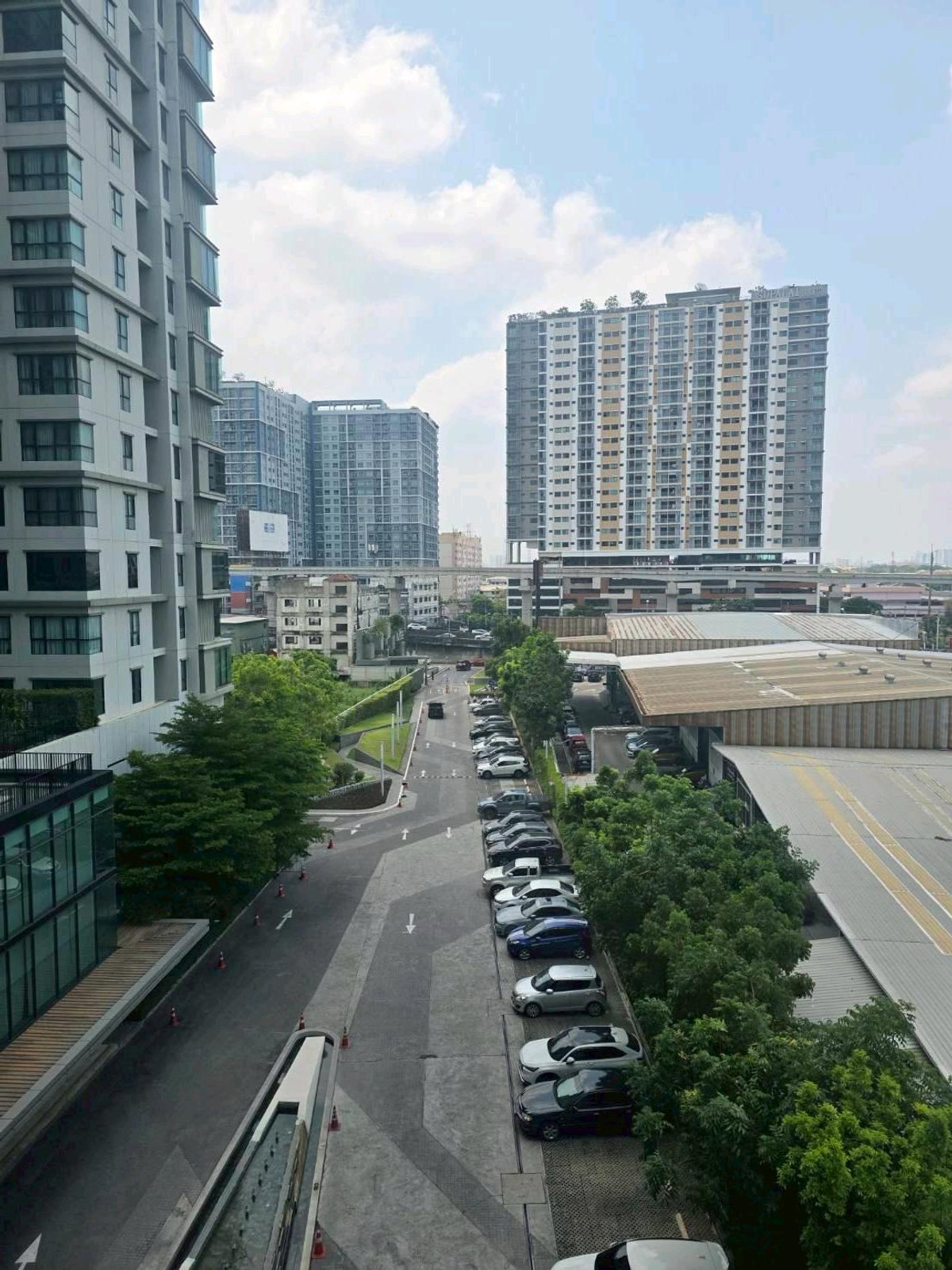 ขายคอนโดแจ้งวัฒนะ เมืองทอง : ขาย คอนโด เดอะเบส แจ้งวัฒนะ วิวสระ ห้องมุม 2 ห้องนอน 
ราคาลดพิเศษ  ใกล้รถไฟฟ้าเมืองทองธานี