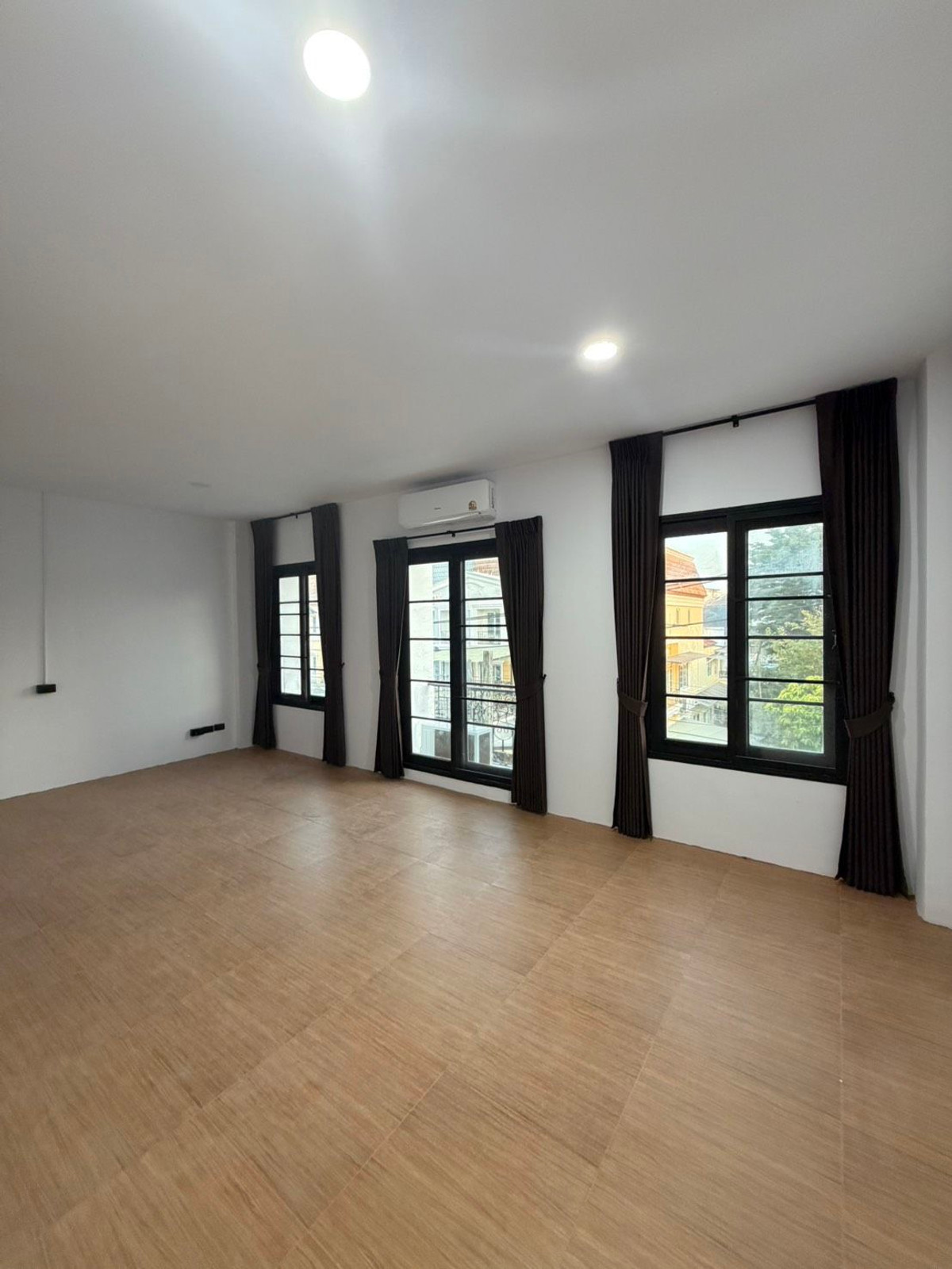 For RentTownhomeThaphra, Talat Phlu, Wutthakat : 3-story townhome, corner room, beautifully decorated, for rent in Phasi Charoen-Bang Wa area. Near BTS Bang Wa, only 1.8 km.