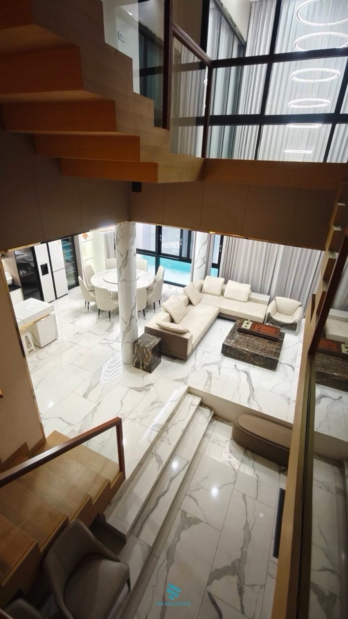 ขายบ้านเลียบทางด่วนรามอินทรา : (ขาดทุน10ล้าน) The glamor บ้าน+สระว่ายน้ำแต่งสวยเฟอร์ครบ พร้อมอยู่ ห่างเอกมัย 10 นาที 