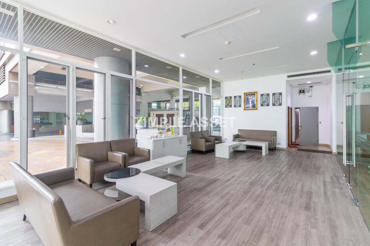 For RentSukhumvit, Asoke, Thonglor : Line ID: @zimple_asset Luxury aprtment in center of sukhumvit. Offering premium facilities for an elevated living experience. Surrounded by leading shopping malls in a prime location.