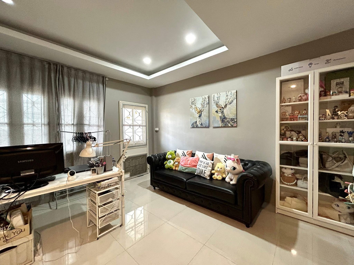 For SaleTownhomeRama5, Ratchapruek, Bangkruai : 3-story townhome for sale | Baan Narinthorn Bang Kruai-Rama 5 near Lotus Nakhon In
