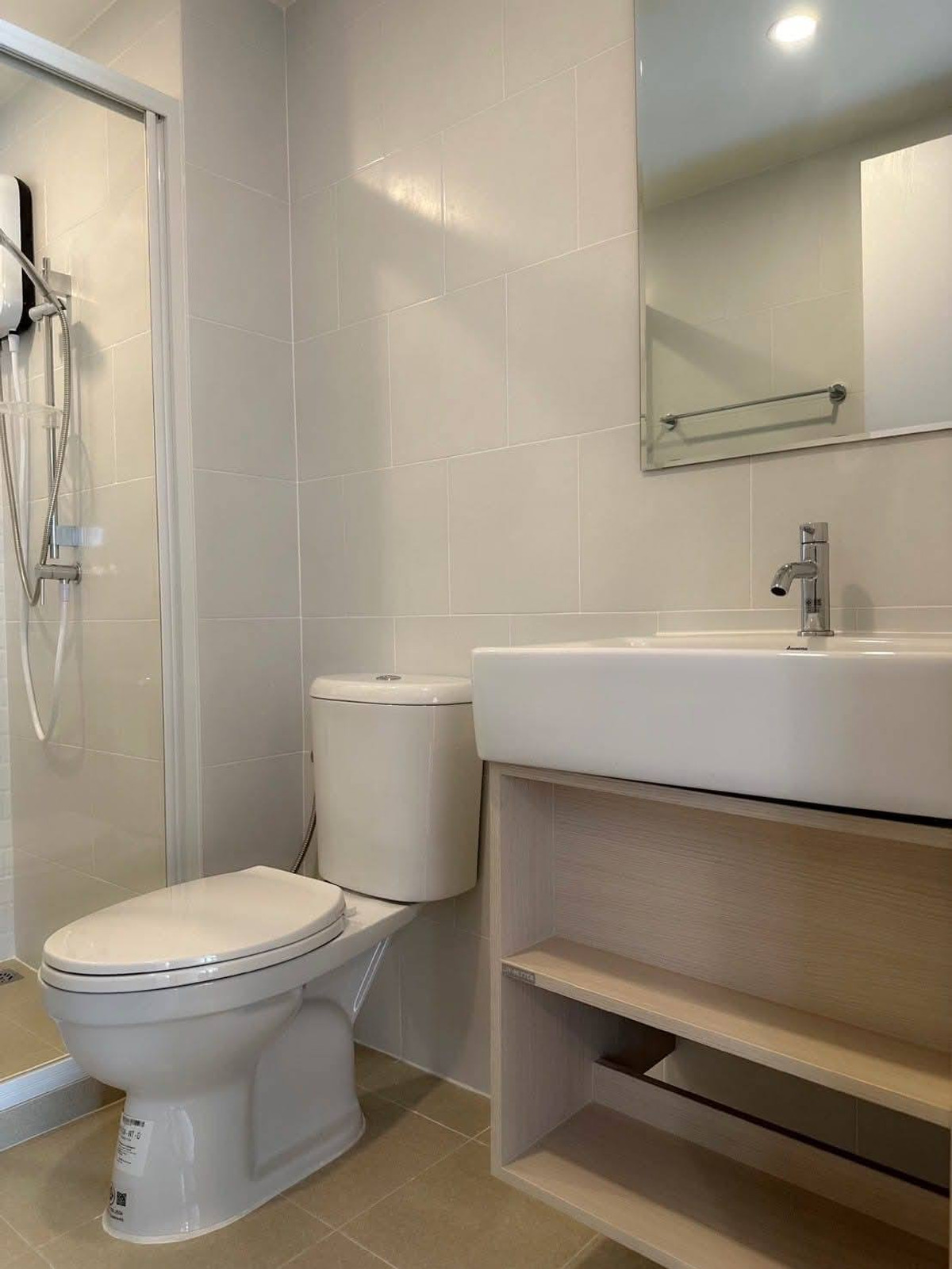 ให้เช่าคอนโดโชคชัย4 ลาดพร้าว71 : #E384 🎉060469 ให้เช่าคอนโด Chewathai Hallmark Ladprao - Chokchai 4 Phase 2