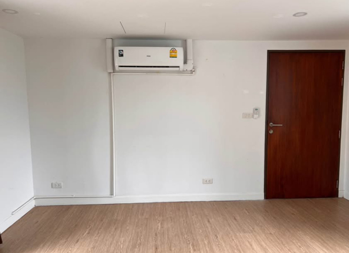 For RentTownhomeChaengwatana, Muangthong : Townhome/home office for rent Premium Golf Village, Muang Thong Thani, near IMPACT and Central Chaengwattana.