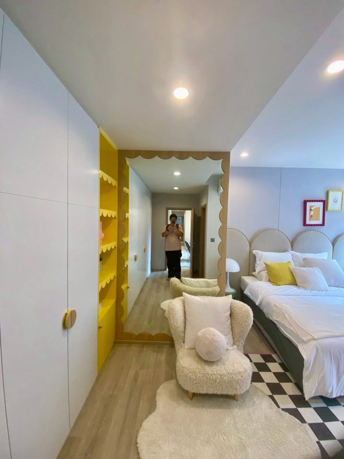 For RentCondoRama9, Petchburi, RCA : pynn soonvijai 3 bedroom ready to move in