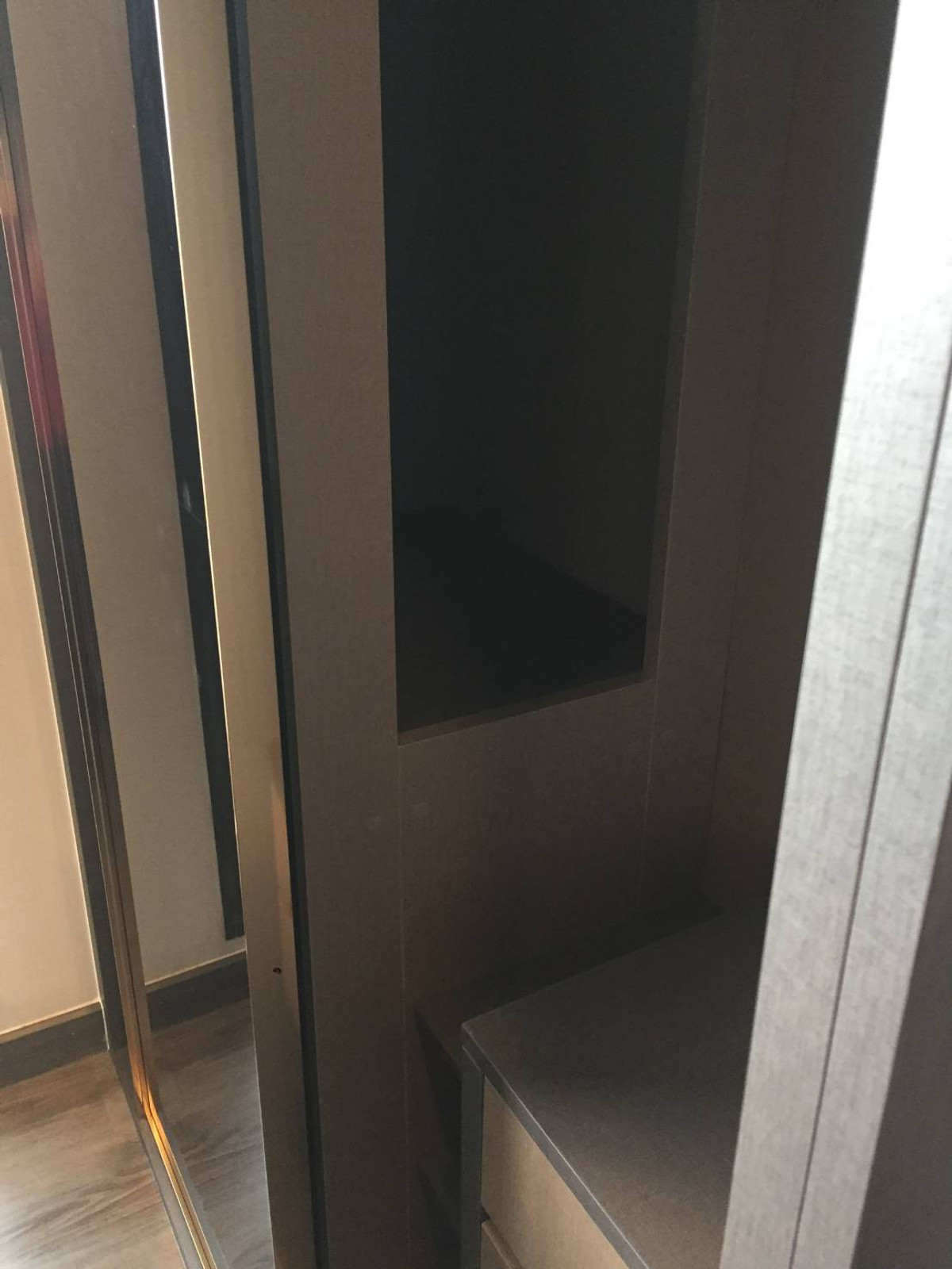 ขายคอนโดปิ่นเกล้า จรัญสนิทวงศ์ : ขาย 𝐔𝐫𝐛𝐚𝐧𝐨 𝐑𝐚𝐣𝐚𝐯𝐢𝐭𝐡𝐢 (เออร์บาโน่ ราชวิถี) ชั้น21 ราคาดี 3.1 ลบ. (ผ่อนตรงกับเจ้าของได้ 1ปี) ห่างจาก MRT สิรินธร 100 เมตร  (31 Sq.m. 1BR & 1Bath) --- Agent Top 084-8751655