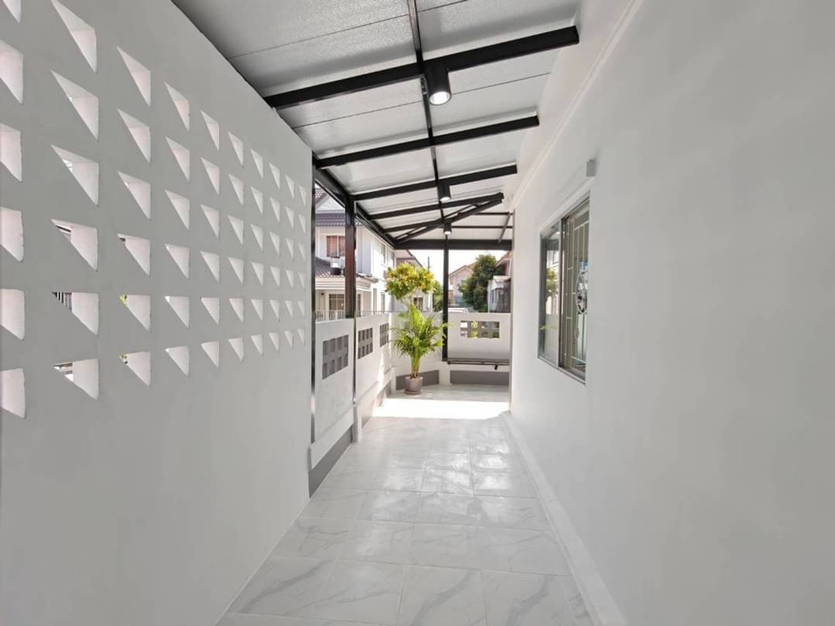 ขายทาวน์โฮมนนทบุรี บางใหญ่ บางบัวทอง : ขายทาวน์เฮ้าส์พฤกษา 33 วัดลาดปลาดุก หลังมุม 22 ตร.ว. แต่งใหม่พร้อมเฟอร์ฯ ฟรีโอน