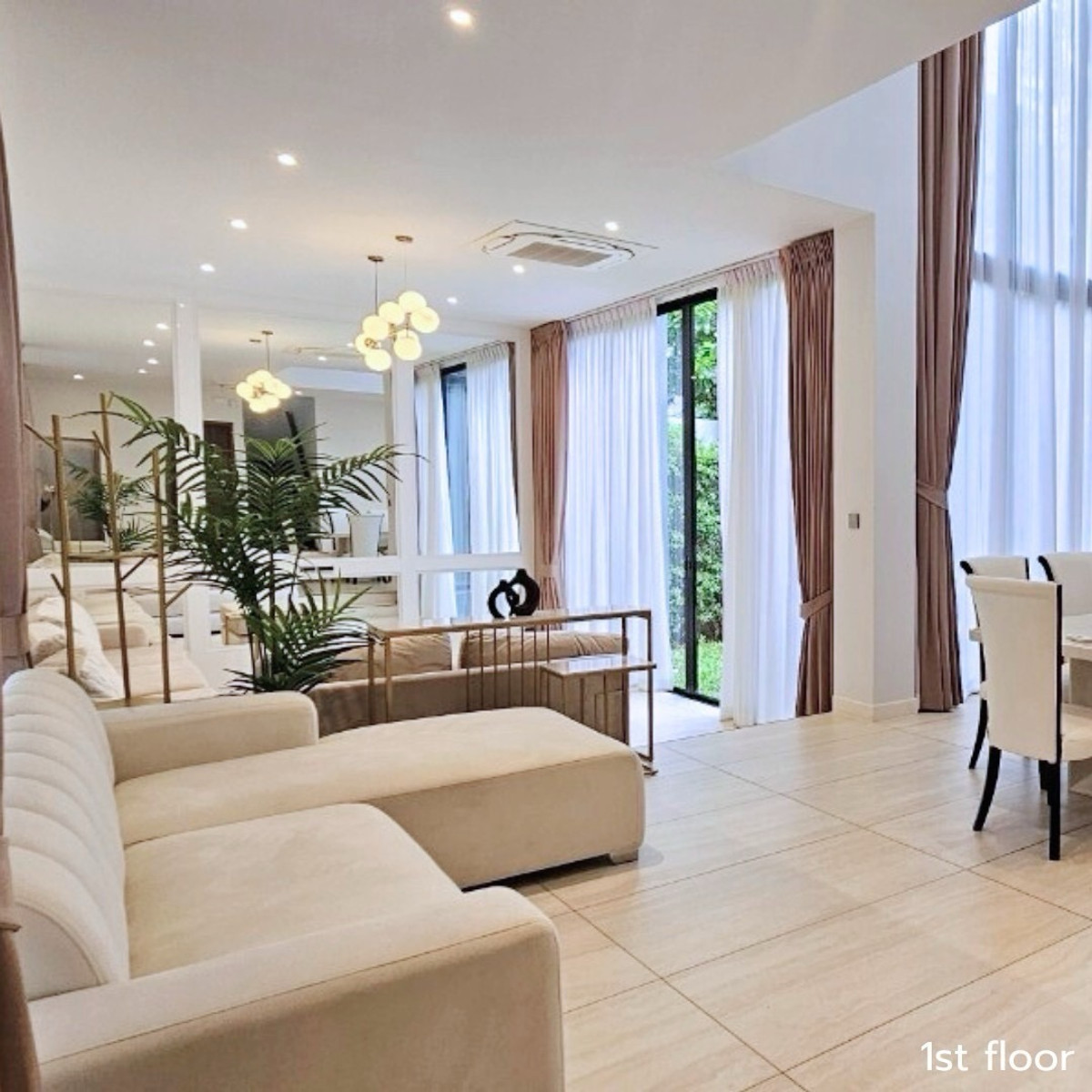 For RentHousePattanakan, Srinakarin : For rent: Bugaan krungthep kreetha, 3-storey detached house, modern luxury, with elevator, swimming pool view.