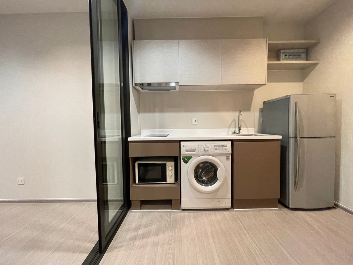 For RentCondoThaphra, Talat Phlu, Wutthakat : Life Sathorn SIerra, beautiful room, size 40 sq m. 1 bedroom Plus, available for rent, please inquire.