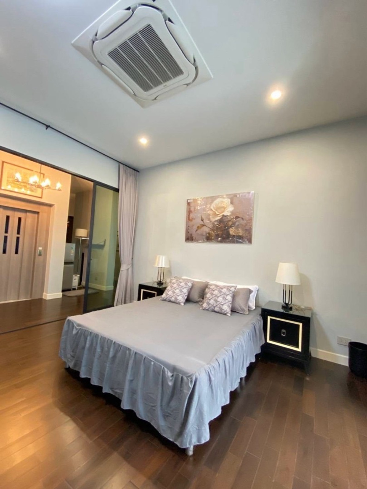 ให้เช่าบ้านเลียบทางด่วนรามอินทรา : บ้านเช่าหรู พูลวิลล่า 3 ชั้น พร้อมลิฟท์ส่วนตัว เฟอร์ครบ พร้อมเข้าอยู่ ย่านโยธินพัฒนา