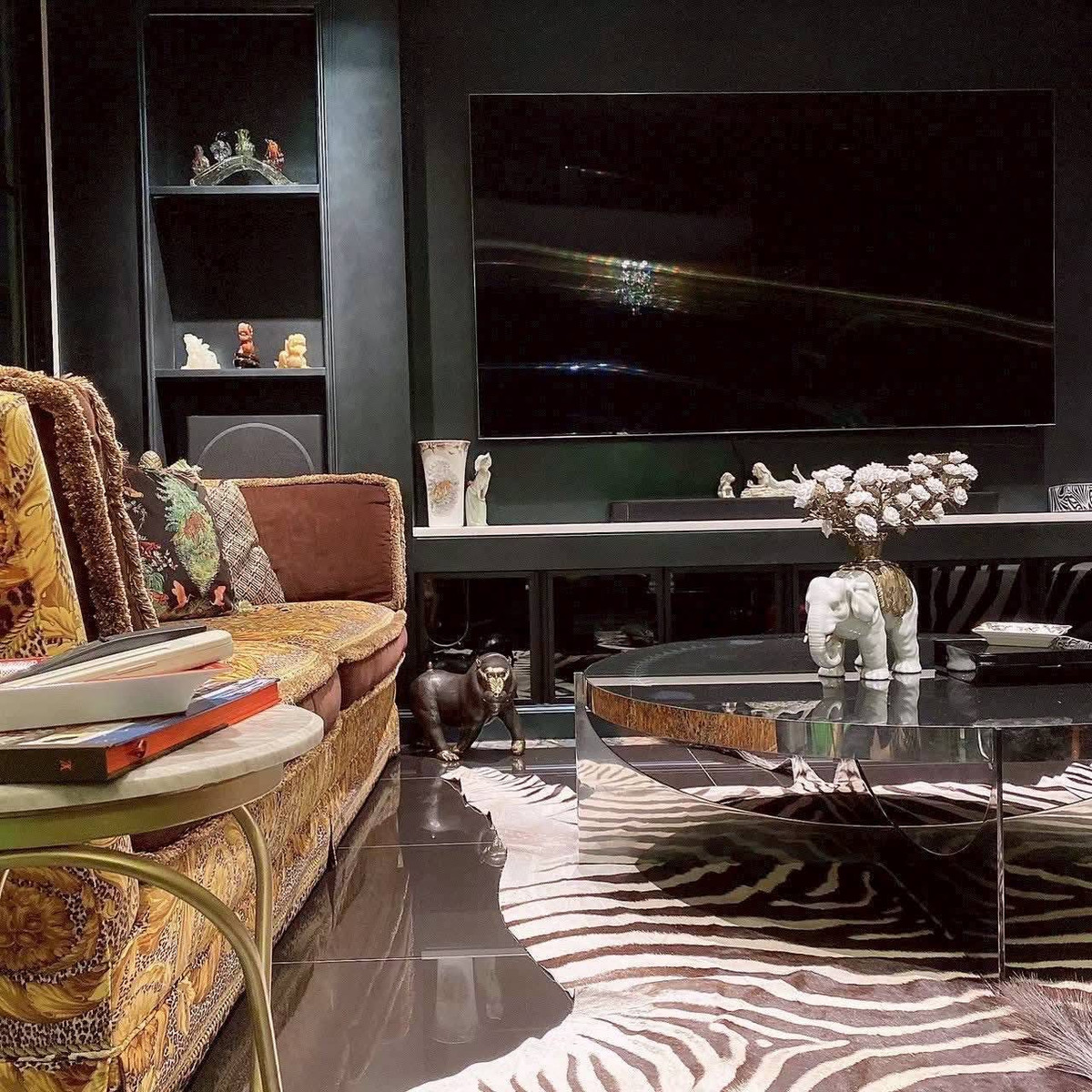 ขายคอนโดวิทยุ ชิดลม หลังสวน : Duplex 3 ห้องนอน ย่านหลังสวน ฟีลไลค์โฮม ห้องใหญ่พื้นที่ใช้สอยเยอะ มีสวนร่มรื่น✨Na Vara Residence✨ 3 ห้องนอน 3 ห้องน้ำ ขนาด 182 ตร.ม ใกล้ BTS / MRT ชิดลม (0.4 กม.) Tel.0982645161 