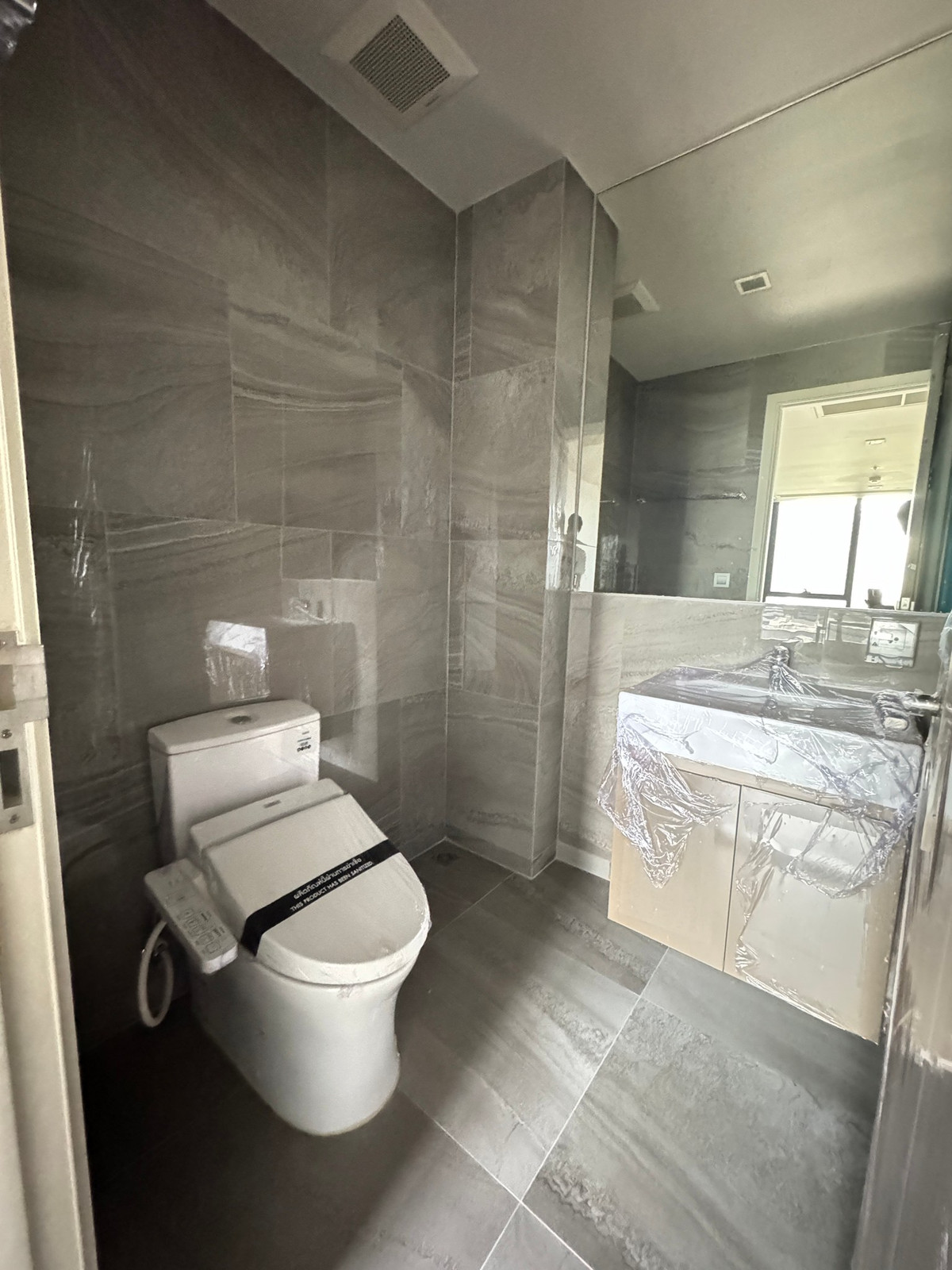 ขายคอนโดสุขุมวิท อโศก ทองหล่อ : โปรปิดตึก 🔥 IDEO Q Sukhumvit 36 ตึกดำสุดเท่ 🎉 𝟏 𝐁𝐞𝐝𝐫𝐨𝐨𝐦 33.98 sq.m. ราคาเดียว 𝟓.𝟗𝟗 𝐌𝐁* 🎉 พร้อมอยู่ โทรฝ่ายขาย 0845546165