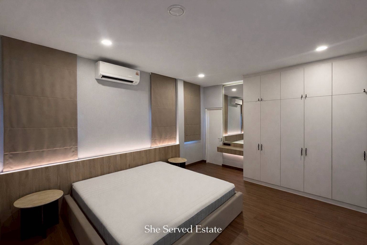 ให้เช่าบ้านบางนา แบริ่ง ลาซาล : ให้เช่า ◈ The City Bangna 3 ◈  บ้านเดี่ยว 2 ชั้น 4 ห้องนอน 5 ห้องน้ำ 1 ห้องนั่งเล่น 1 ห้องทานข้าว 1 ห้องแม่บ้าน 3 ที่จอดรถ (ไม่ต้องซ้อนคัน) • พื้นที่ใช้สอย 326 ตร.ม. | ที่ดิน 68 ตร.ว. • บ้านหันหน้าทิศเหนือ แดดไม่ร้อน