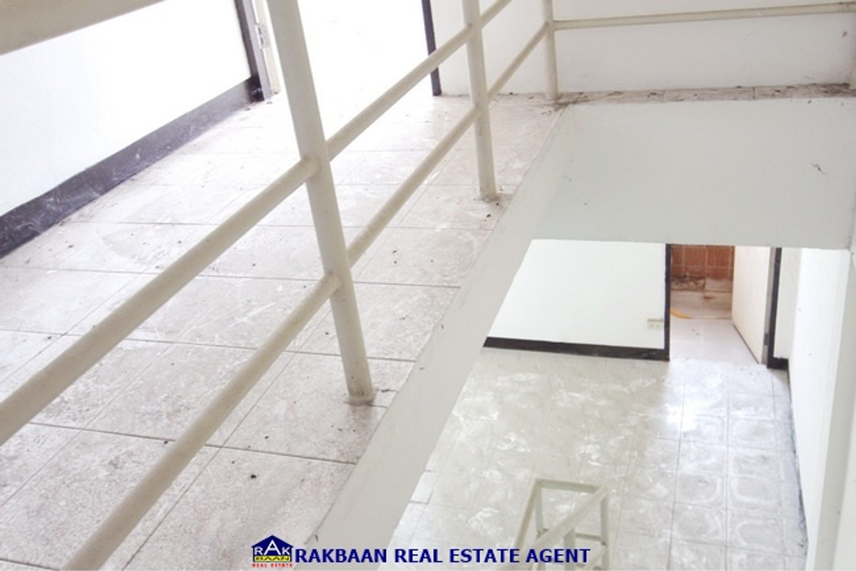 ขายอาคารพาณิชย์นวมินทร์ รามอินทรา : ขายตึก 1คูหา 3ชั้นครึ่ง 25ตร.ว. พระยาสุเรนทร์22 เหมาะทำโรงเรียนกวดวิชา หอพัก ที่สต๊อกสินค้า ออฟฟิศ ราคาเพียง 3.5ล้านเท่านั้น