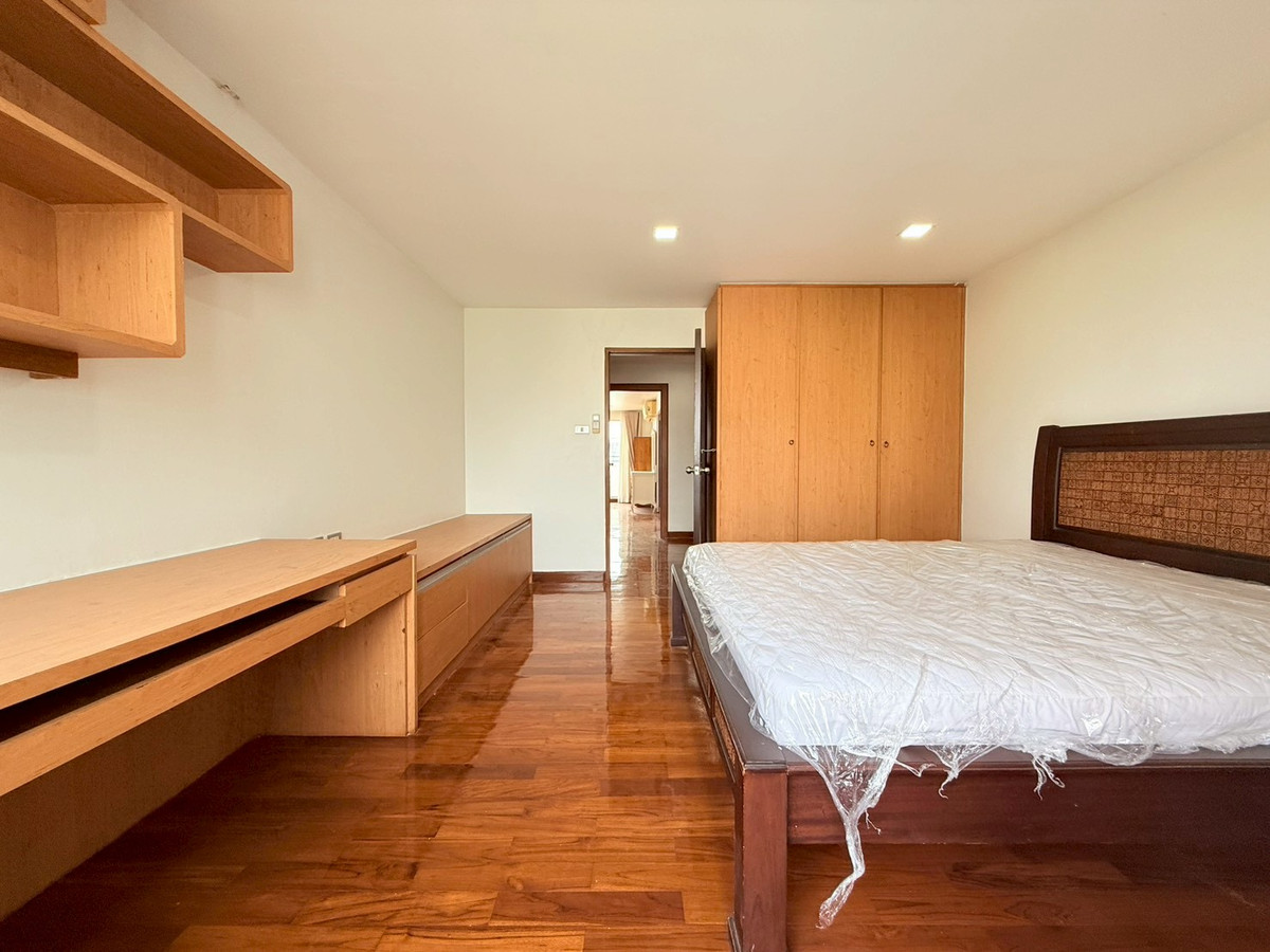 For RentCondoSukhumvit, Asoke, Thonglor : 🎉🌇 Condo for Rent – 4 Bedrooms near BTS Ekkamai | Regent on the Park Sukhumvit 61